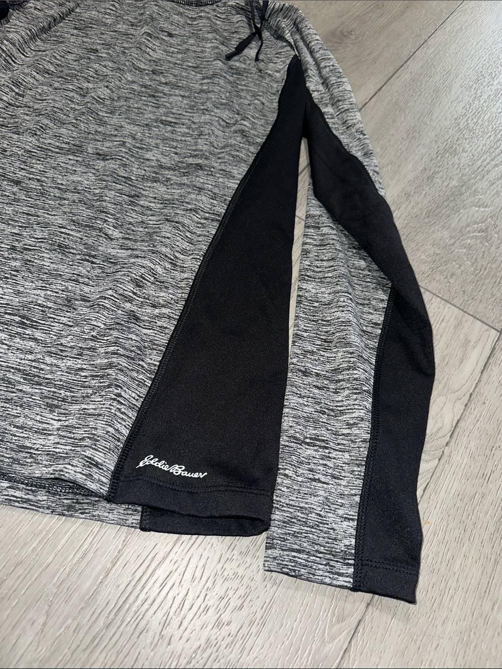 Eddie Bauer motion Heather Gray & Black Turtleneck Performance Top size small - Picture 2 of 9